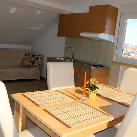 Apartman Toni Privlacka 32 *