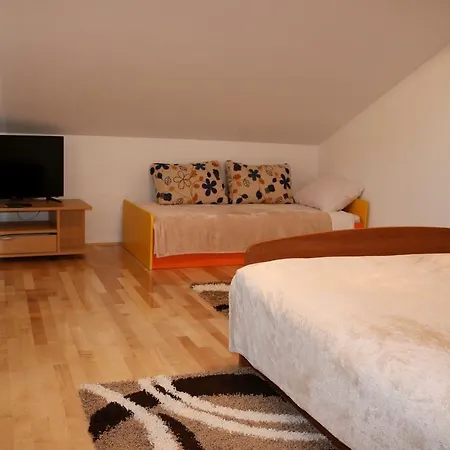 Apartman Toni Privlacka 32 *