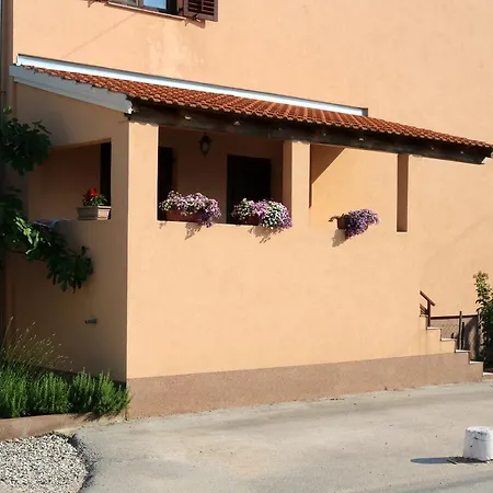 Toni Privlacka 32 Apartman Zára