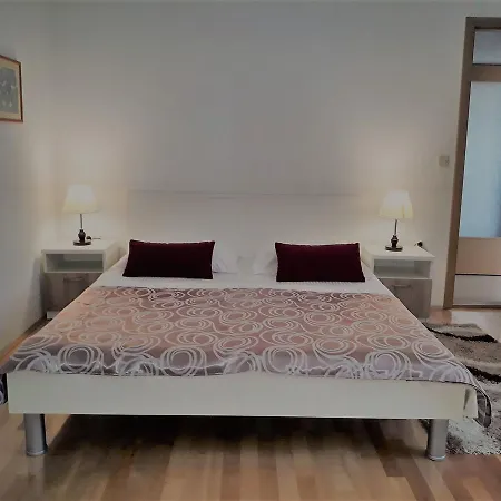 Apartman Toni Privlacka 32 *